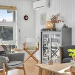 3 Bedroom Awesome In בית נופש *