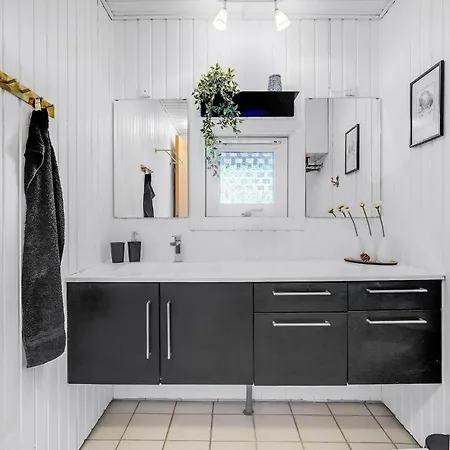 3 Bedroom Awesome In בית נופש